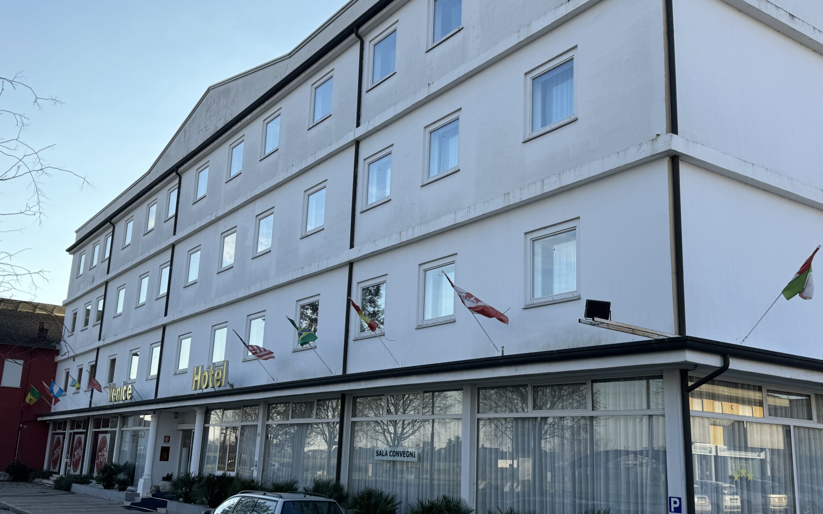 Hotel Venice – Via Beggiato, 56 (VI) – Tel e Fax: +39 0444 415222 – Cell: 342 6083873 – email: info@hvenice.it – C.F. e P.Iva: 02778200242 – CIR: 024 046 00001